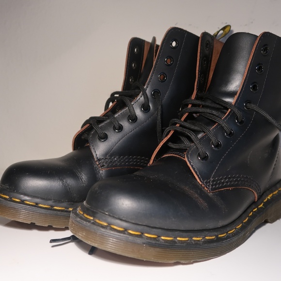 dr martens 1460 vintage black